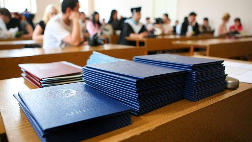 В Кыргызстане завели уголовное дело из-за грамматических ошибок в аттестатах выпускников