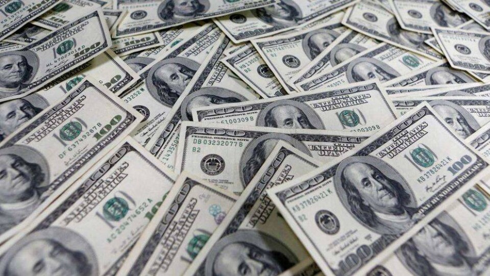Доллар на бирже подешевел ещё почти на два тенге