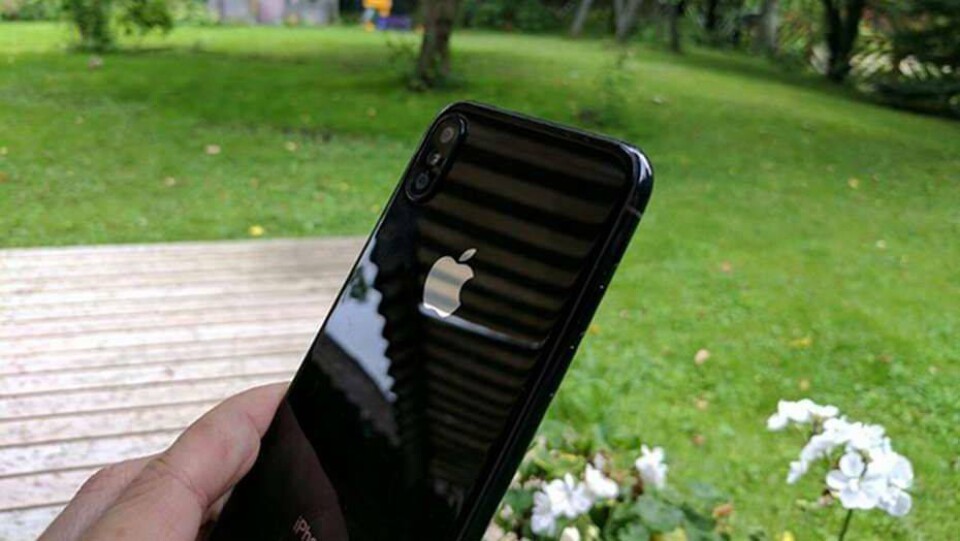 Опубликованы фотографии прототипа iPhone 8 