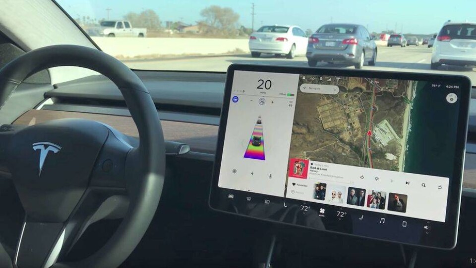 Водителя автопилотируемой Tesla, ехавшего в кресле пассажира, лишили прав