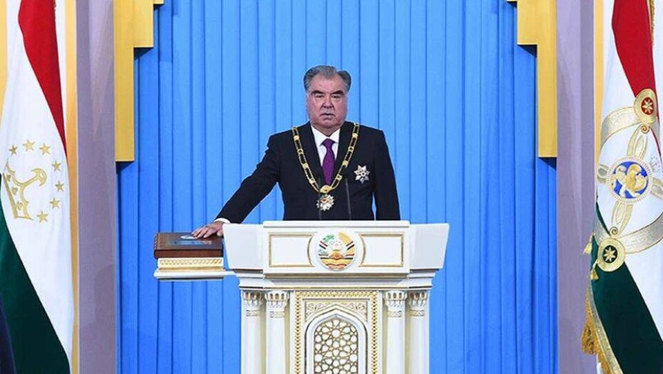После инаугурации Эмомали Рахмон отправил в отставку правительство и помиловал заключённых