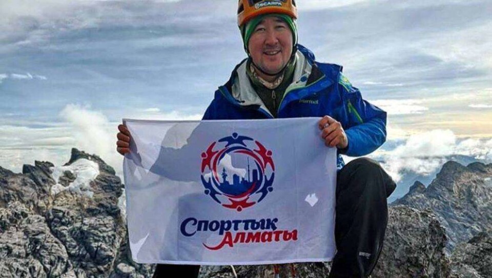 Армейский альпинист Максут Жумаев покорил вершину высотой почти пять километров