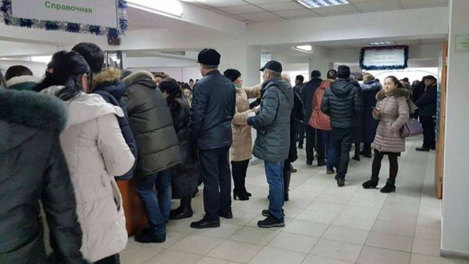 Скончавшийся в очереди за временной регистрацией был одноногим инвалидом