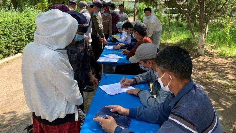 По тысяче долларов от Алишера Усманова получили 1300 семей Мактааральского района