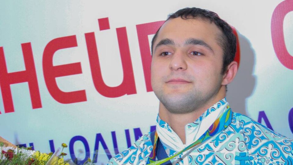 Олимпийский чемпион Ниджат Рагимов впервые за три года увидел отца в аэропорту Алматы