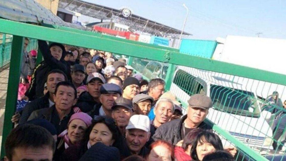 Ситуация на границе с Кыргызстаном: очереди и пробки на КПП растут