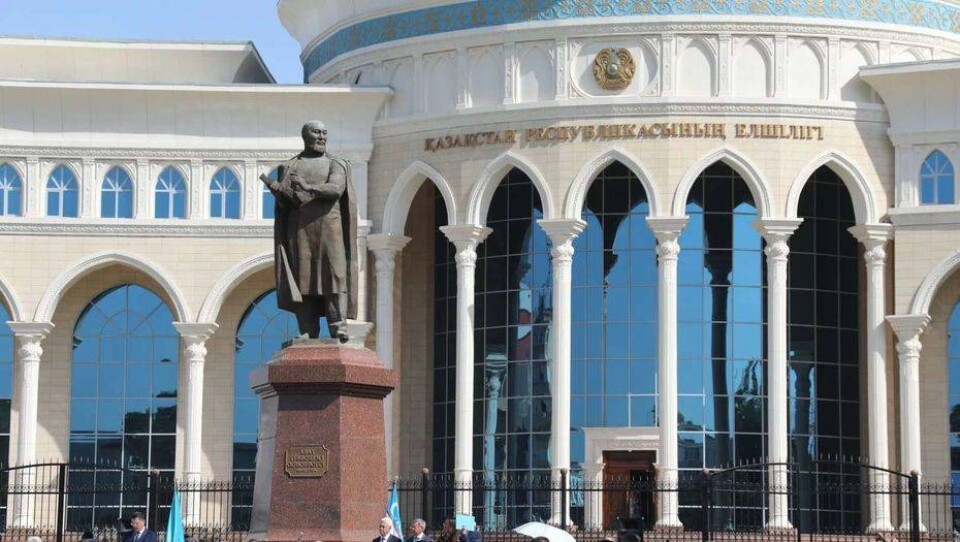 Посла Казахстана в Узбекистане подозревают в хищении бюджетных средств