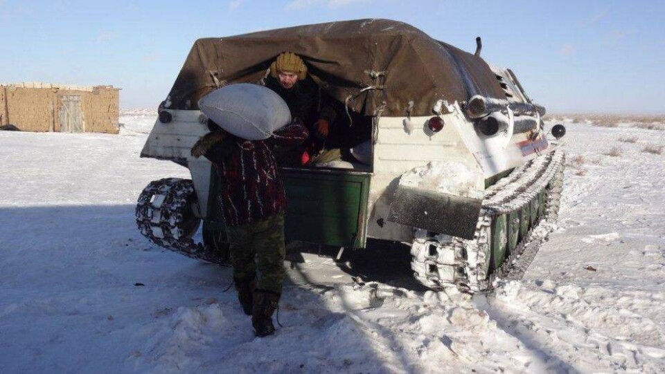 Вездеходы доставляют продукты в заблокированные непогодой сёла ВКО 