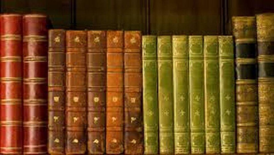 Пятиклассник из Алматы спас книги, сданные в макулатуру, и подарил их пациентам больницы