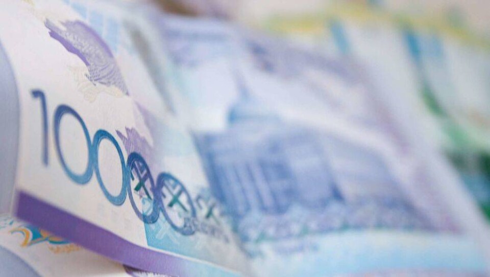 Потерявшие доходы казахстанцы ещё раз получат 42 500 тенге в мае