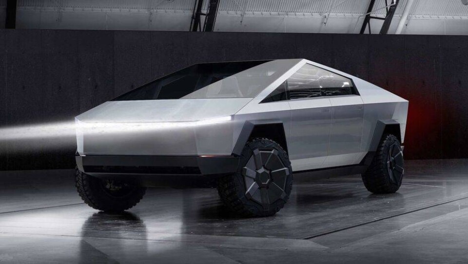 Бронированное стекло на новом авто Tesla не выдержало испытания во время презентации