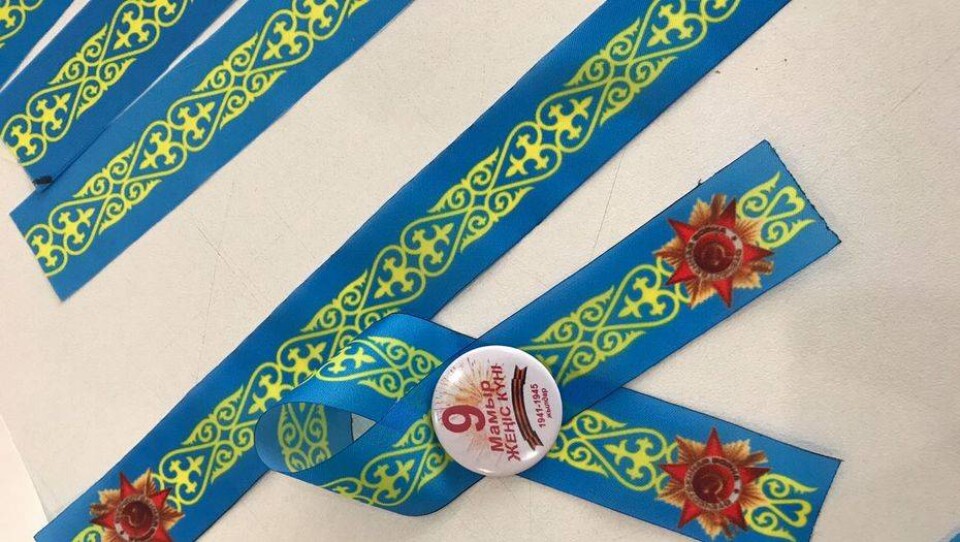 В Астане началась акция по раздаче лент Победы