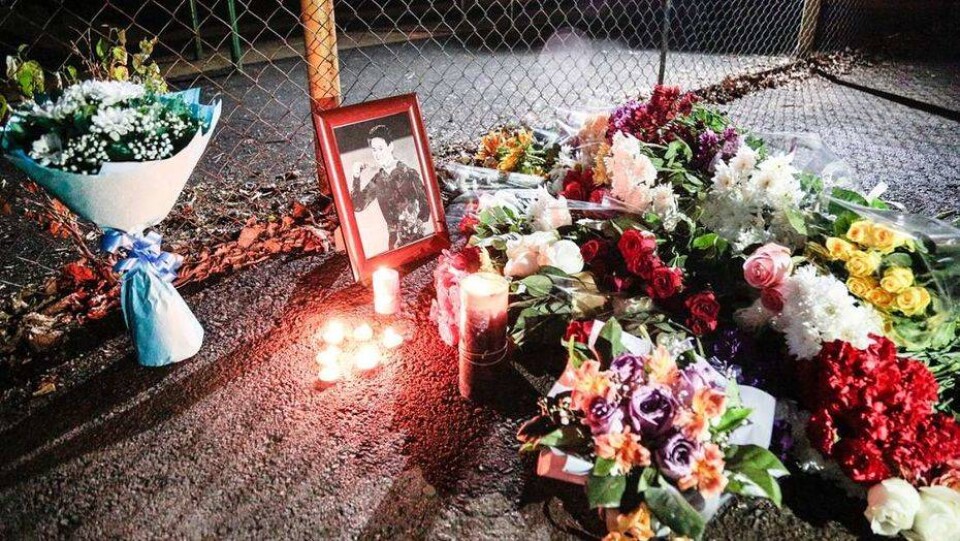 Алматинцы принесли цветы к месту, где был смертельно ранен Денис Тен