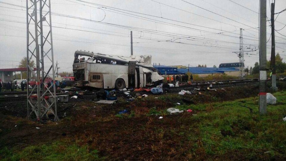 Водитель из Казахстана погиб при столкновении автобуса с поездом в России 