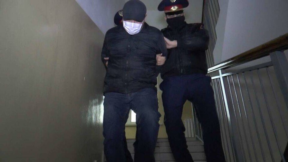 Жителя Алматы арестовали за плевок на кнопки лифта в многоэтажке 