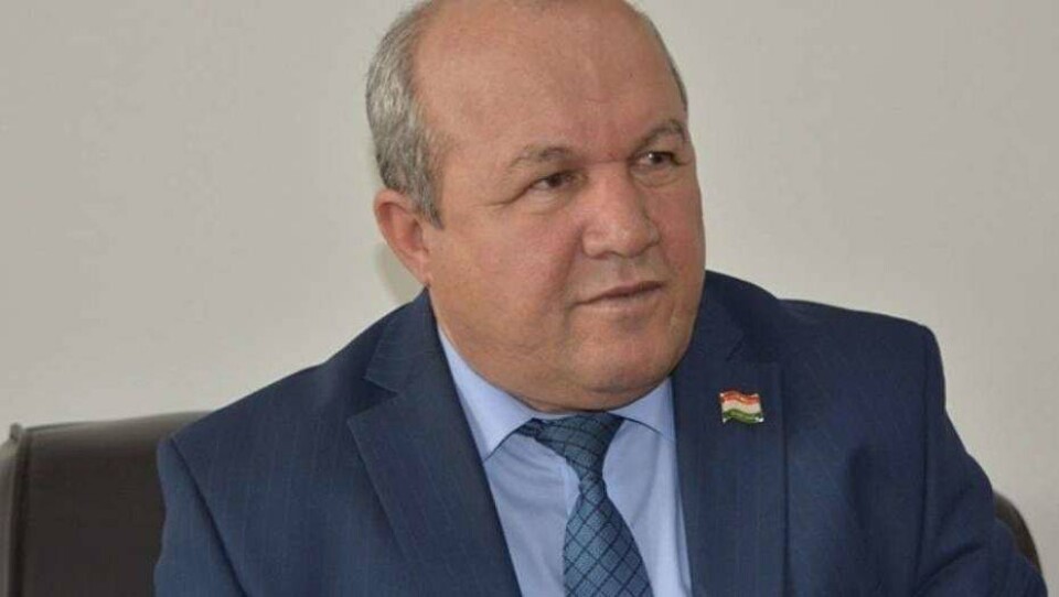 Президент Таджикистана лично уволил главу Нацбиблиотеки за пышную свадьбу
