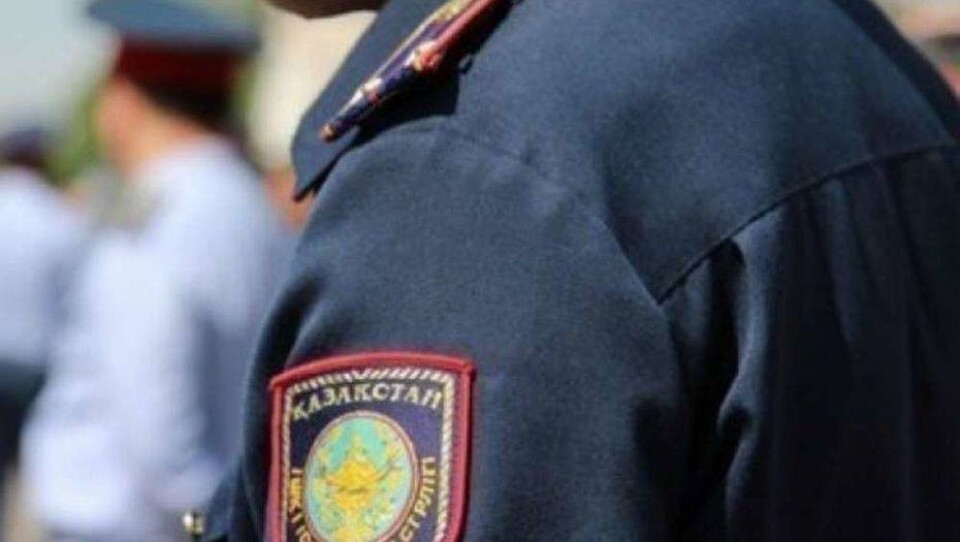 В ЗКО полицейский застрелил командира взвода во дворе РОВД 