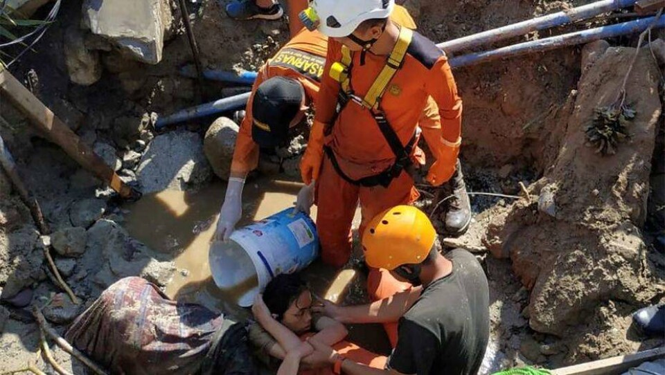 Землетрясение в Индонезии: погибли 1200 человек, спасатели добрались до эпицентра