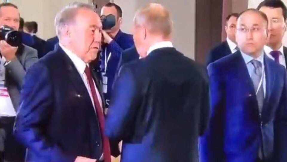 СМИ обратили внимание на незапланированный разговор Путина с Назарбаевым