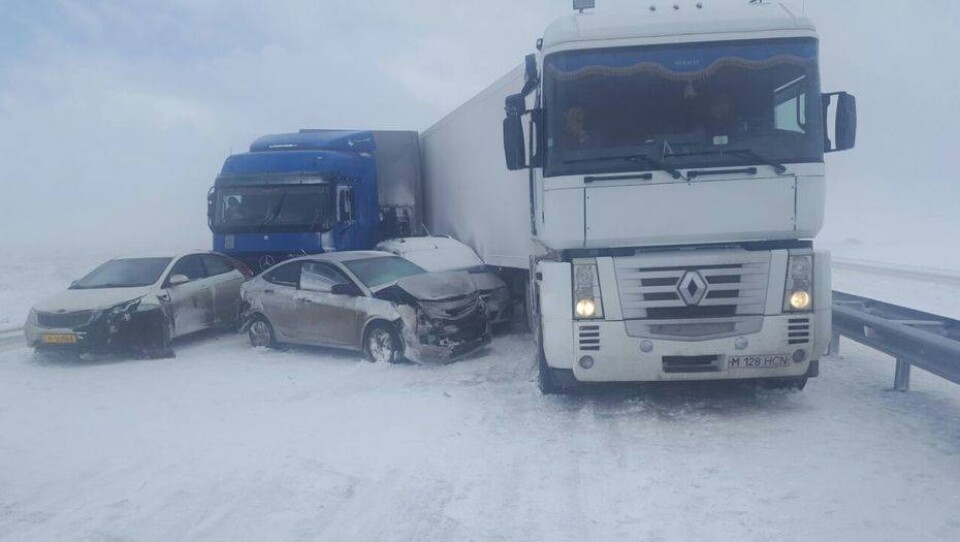 15 авто врезались друг в друга в Акмолинской области