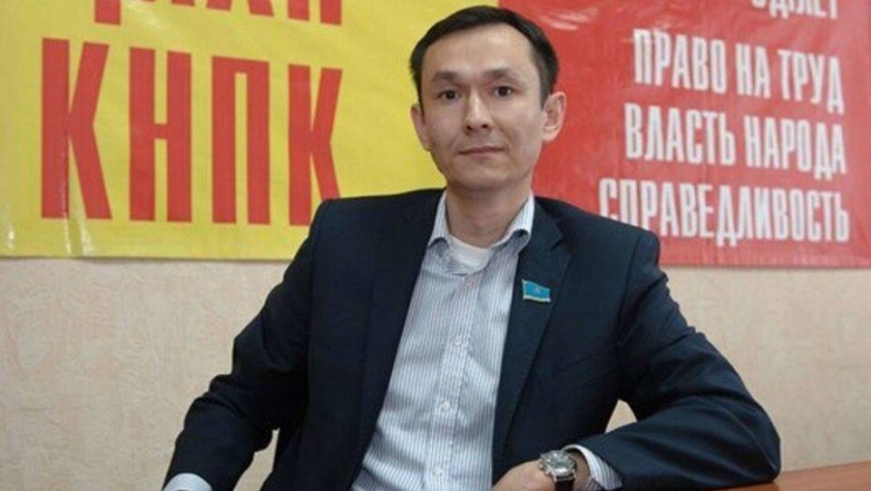 Фото с сайта otyrar.kz