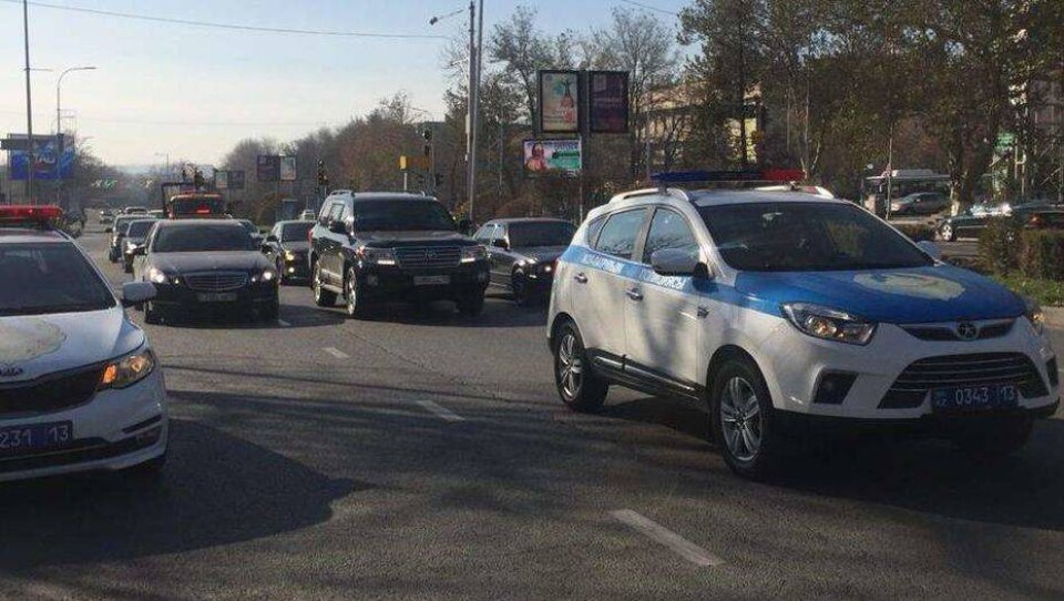 Полицейские Казахстана провели флешмобы ко Всемирному дню памяти жертв ДТП