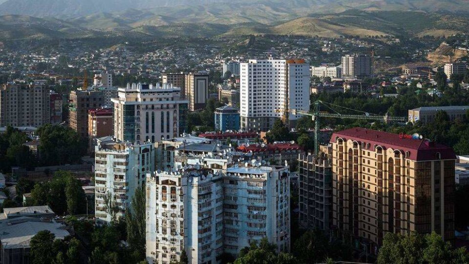 В Душанбе кровли домов разрешили делать только зелёного и бордового цветов