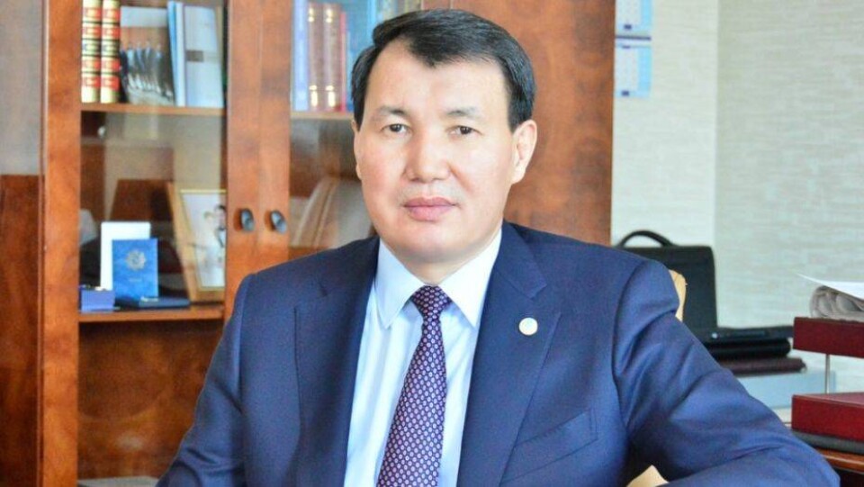 Алик Шпекбаев предложил ограничить карьерный рост госслужащим-грубиянам 