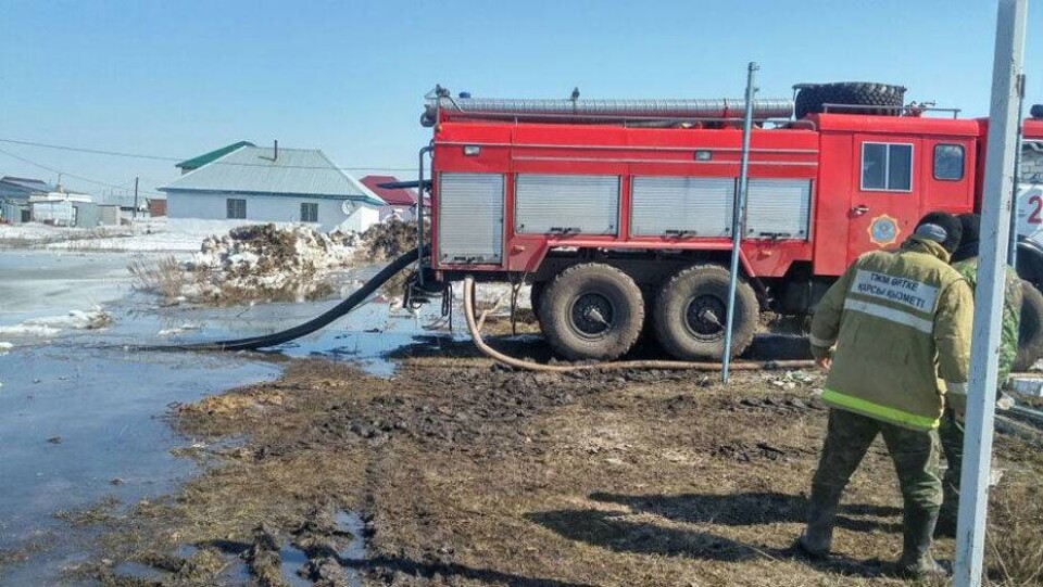 Жители Темиртау остались без питьевой воды из-за паводка