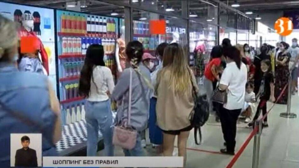 После "карантинных выходных" алматинцы устроили ажиотаж в торговом центре
