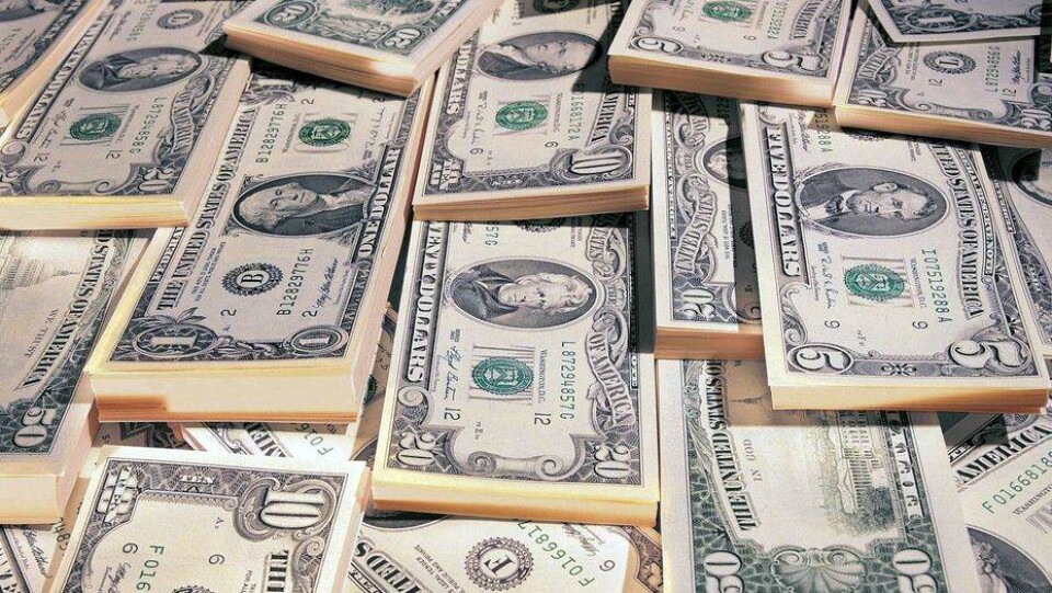 Доллар подорожал на два тенге по итогам утренней сессии на бирже