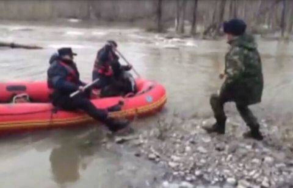 В ВКО спасли парня, сброшенного друзьями с моста