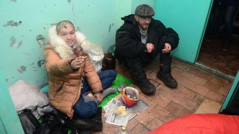 Школы Астаны обязали выяснить, сколько бездомных живёт в подъездах учащихся