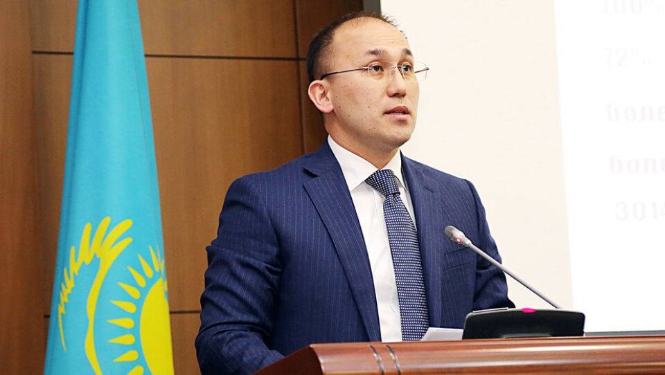 Даурен Абаев прокомментировал поправку в статью 26 Конституции РК
