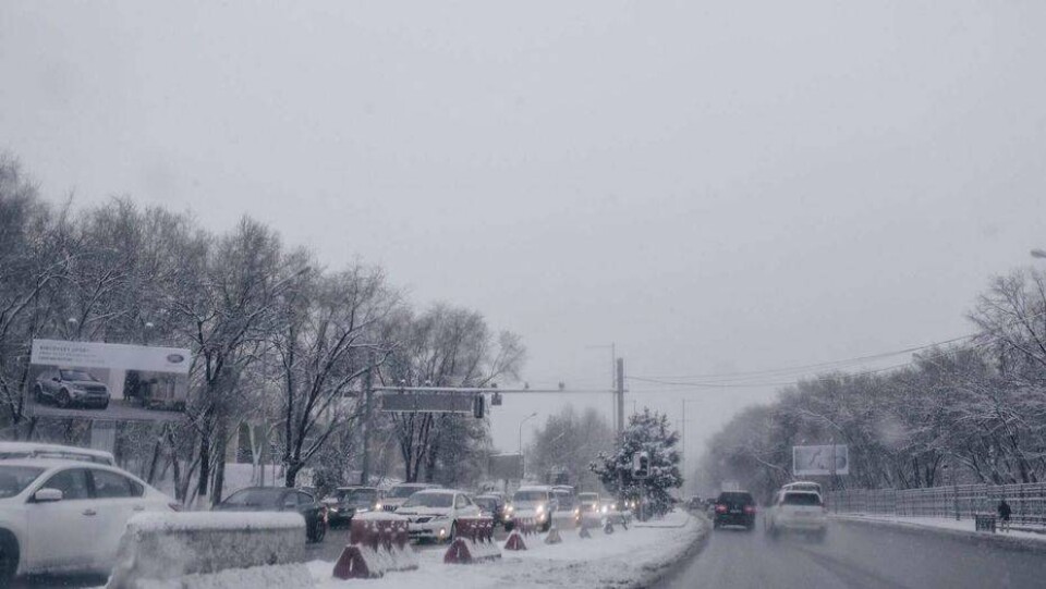 В акимате Алматы организовали круглосуточное дежурство по контролю за уборкой снега