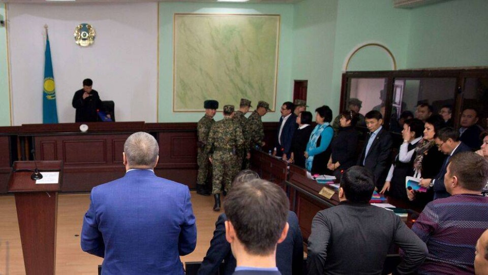 Брата Бишимбаева доставляли из Алматы в Астану за его же счёт – защита 