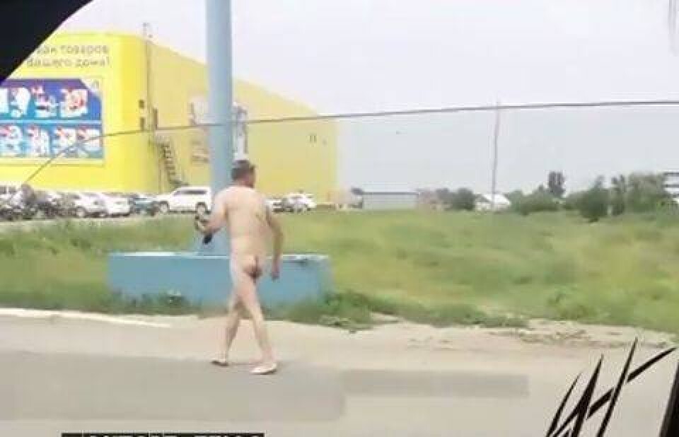 Ещё один актюбинец прогулялся голышом по городу