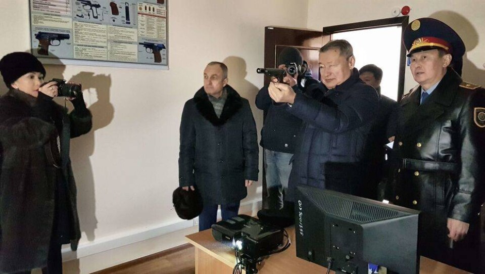 Даниал Ахметов пострелял в новом учебном центре для полицейских