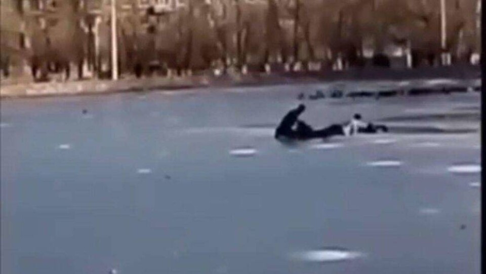 В Костанайской области трое детей провалились под лёд, двое скончались в больнице