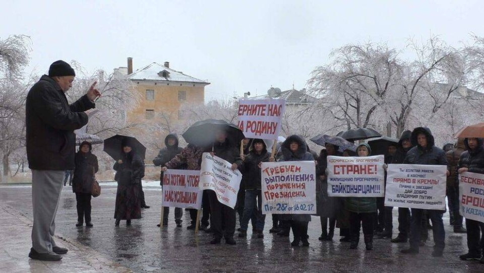 Работающие в Байконуре россияне вышли на митинг, требуя выдать им положенное по закону жильё в РФ 