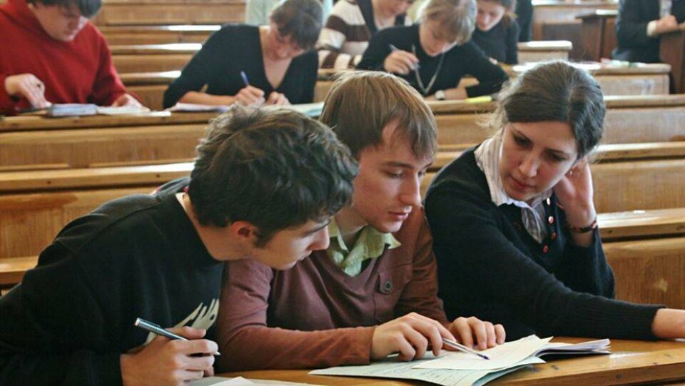 Родители двух тысяч столичных студентов обратились за помощью к Президенту