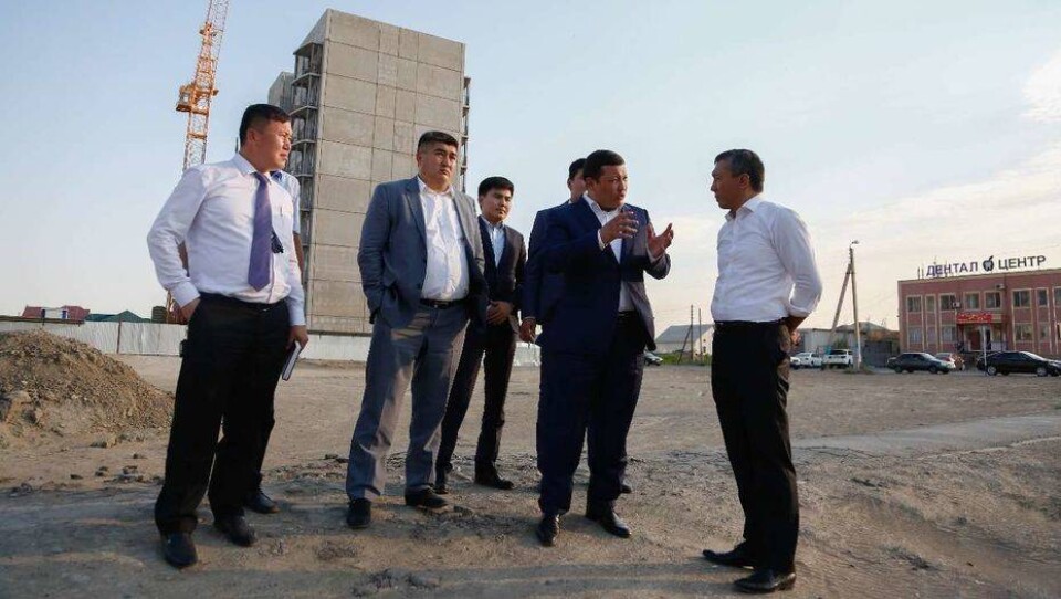 Аким Атырау поручил разобраться с автомобильными пробками в часы пик