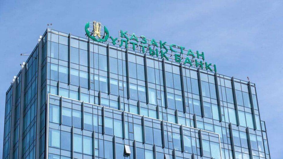 Падение цен на нефть на 10% в конце октября вынудило Нацбанк проводить валютные интервенции 