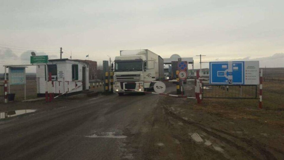 Из-за затора на границе Казахстана с Россией отменили экспортный контроль 