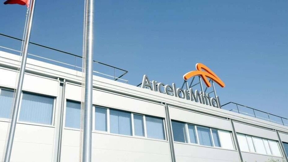 300 рабочих подрядных организаций "АрселорМиттал Темиртау" не получают зарплату