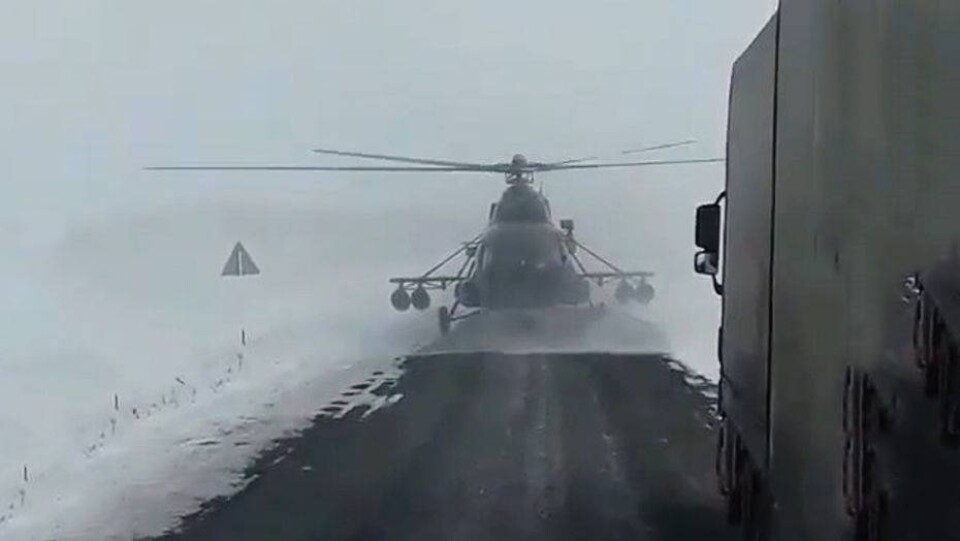 Пилот военного вертолёта сел на трассу, чтобы спросить дорогу в Актюбинской области