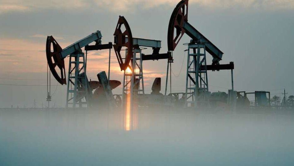 Страны ОПЕК+ снова не договорились о сокращении добычи нефти