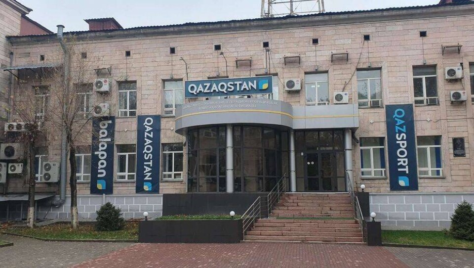 В Алматы здание телеканала Qazaqstan закрыли на карантин. У 24 сотрудников выявили коронавирус