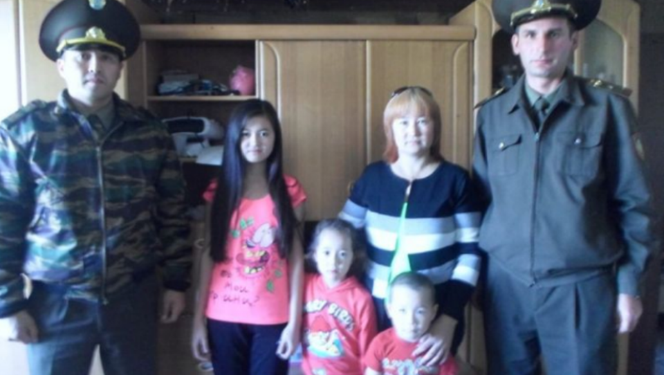 В Степногорске пожарные наградили 10-летнюю девочку за храбрость на пожаре