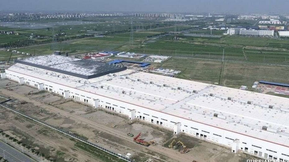 На китайском заводе Tesla приступили к тестам. Электрокары доступны для предзаказа